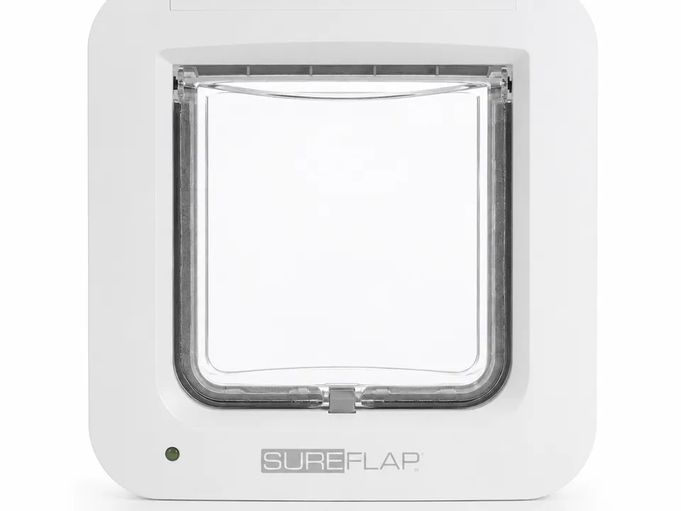 SureFlap Mikrochip Katzenklappe freigestellt für Produktvergleiche
